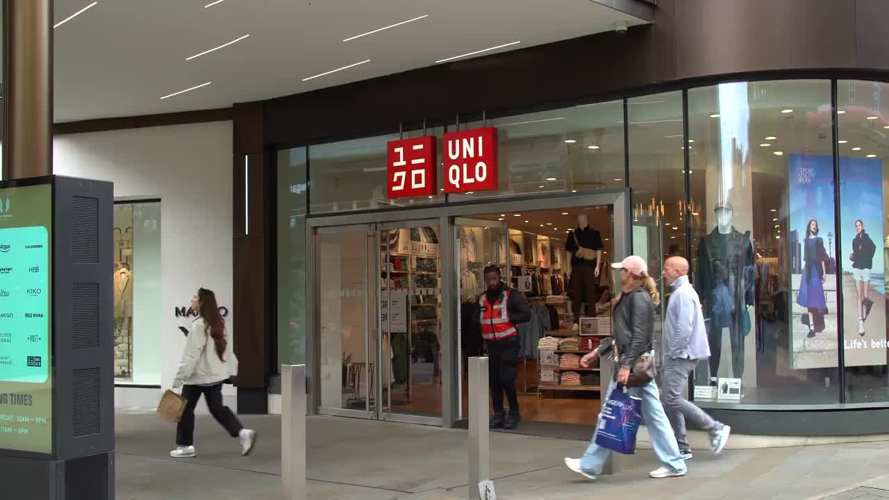 Uniqlo Storefront and Shoppers April 2023