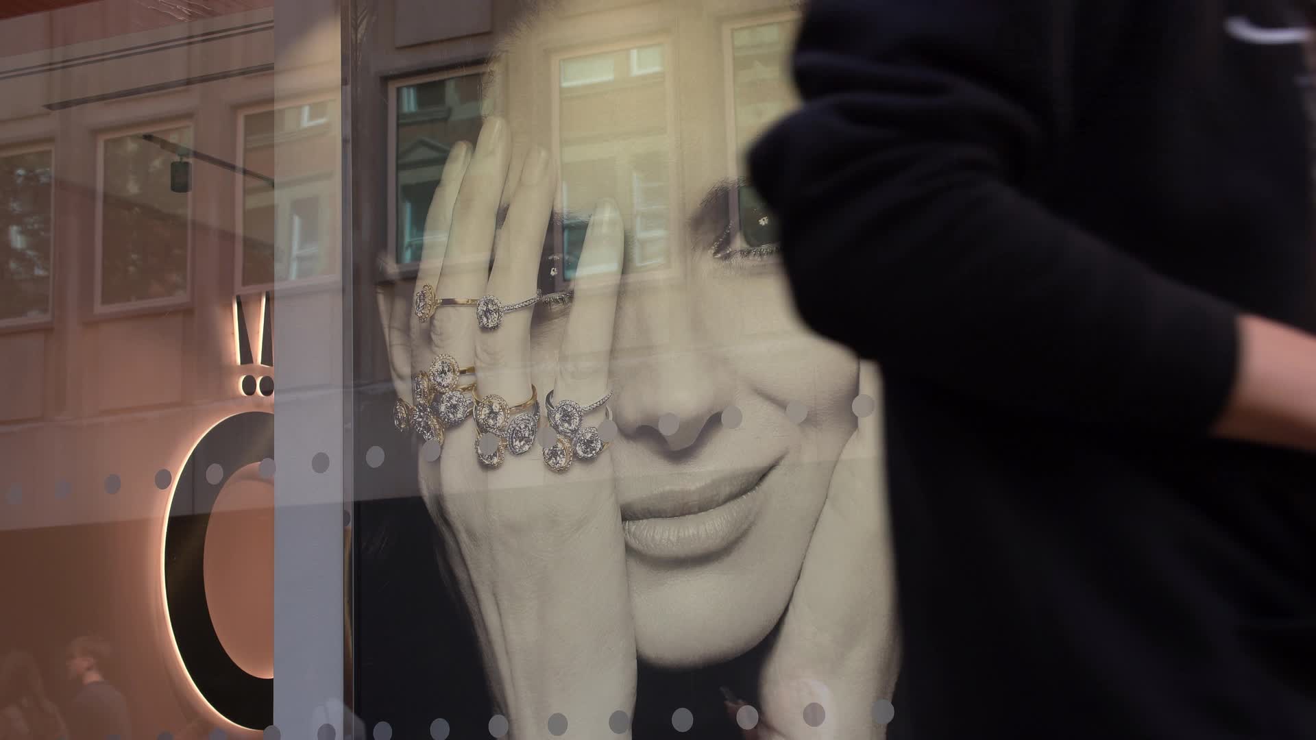 Pandora Jewellery Storefront Display