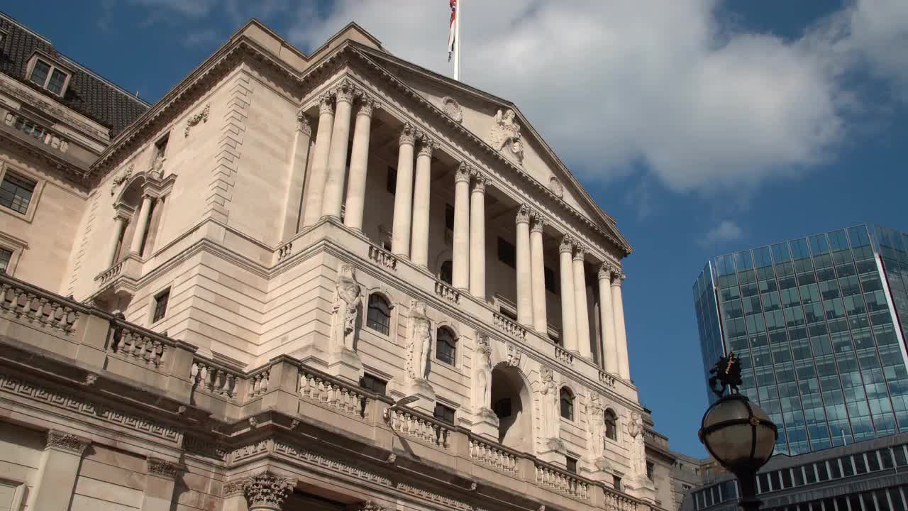 4K Footage of Bank of England Building in London