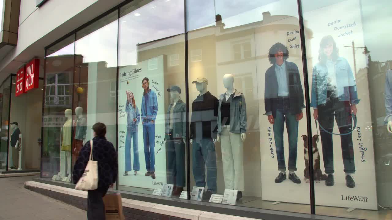 Uniqlo Storefront Display with Street View