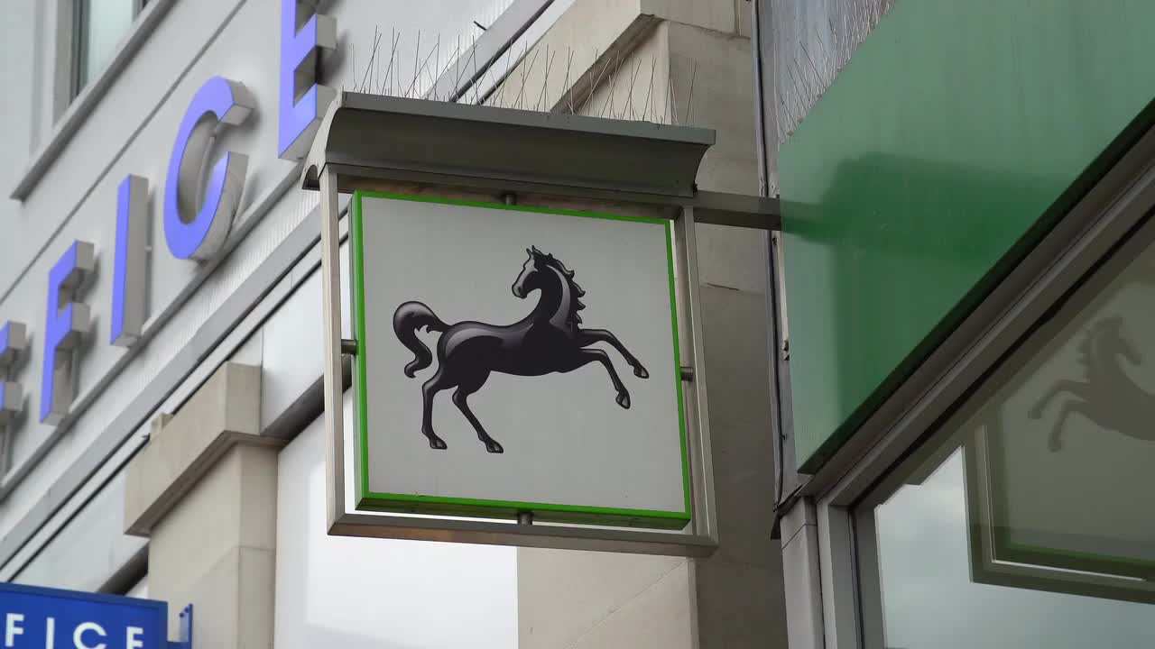 Lloyds Bank Exterior Signage April 17