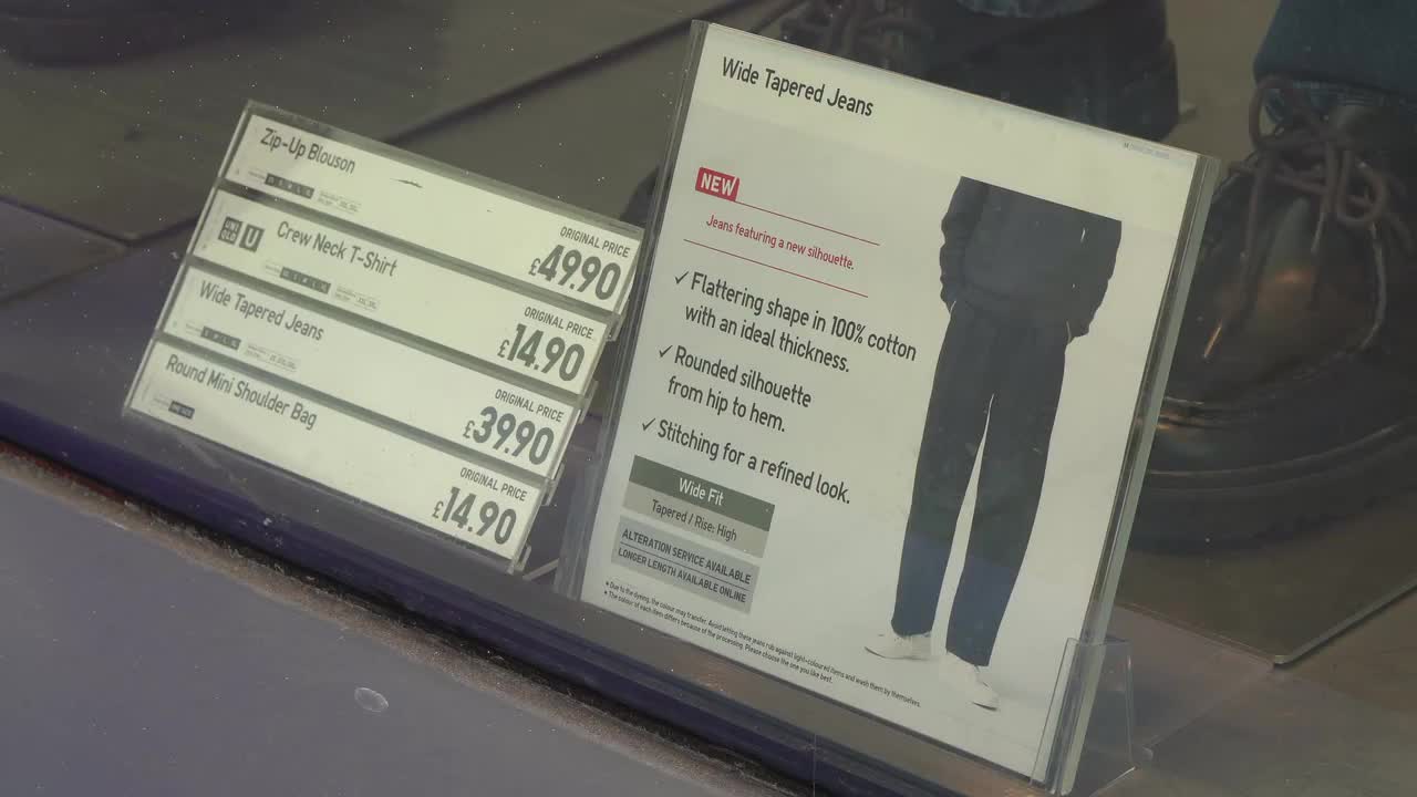 Uniqlo Storefront Display March 2021