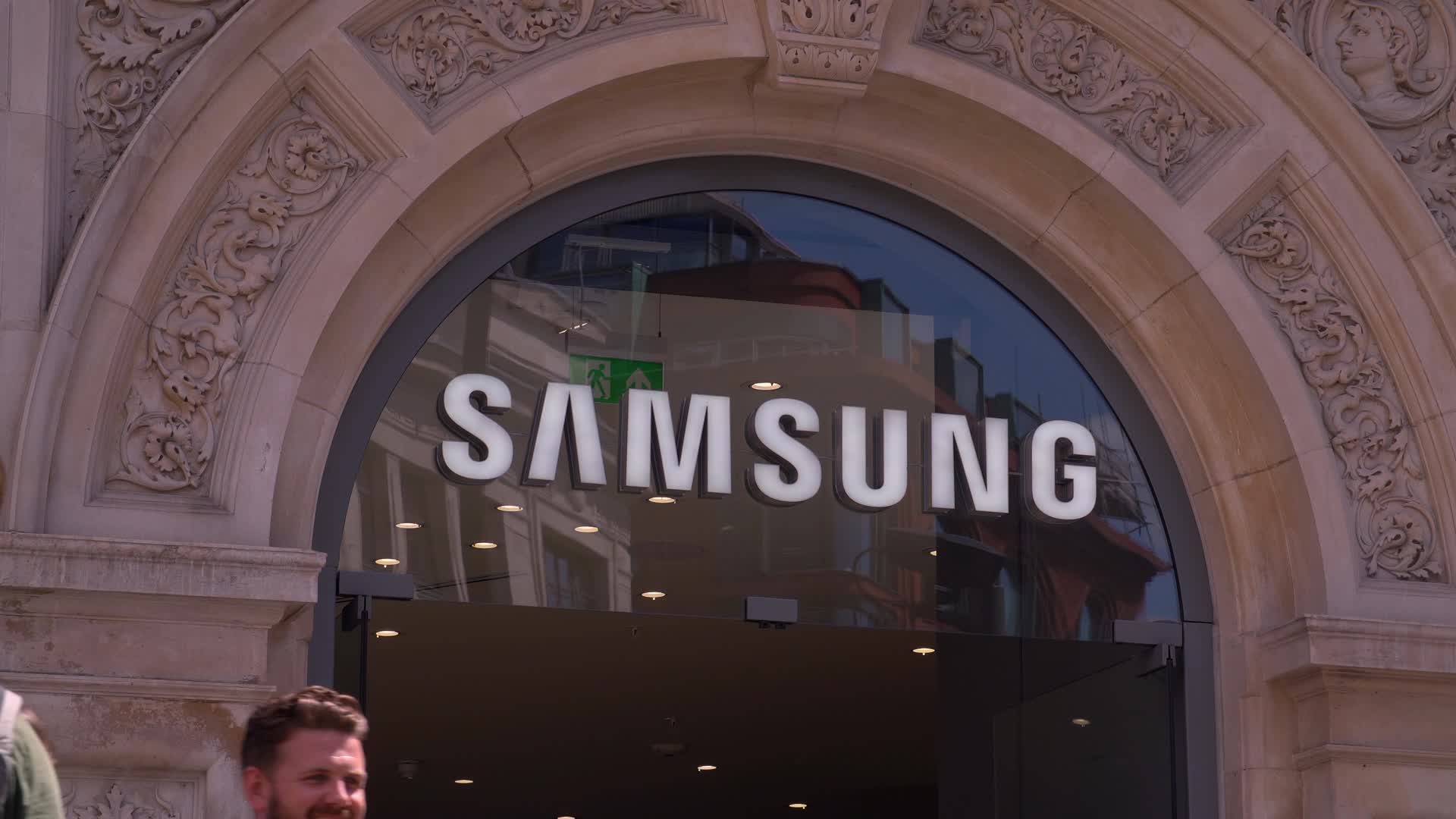 Samsung Storefront on Sunny Day