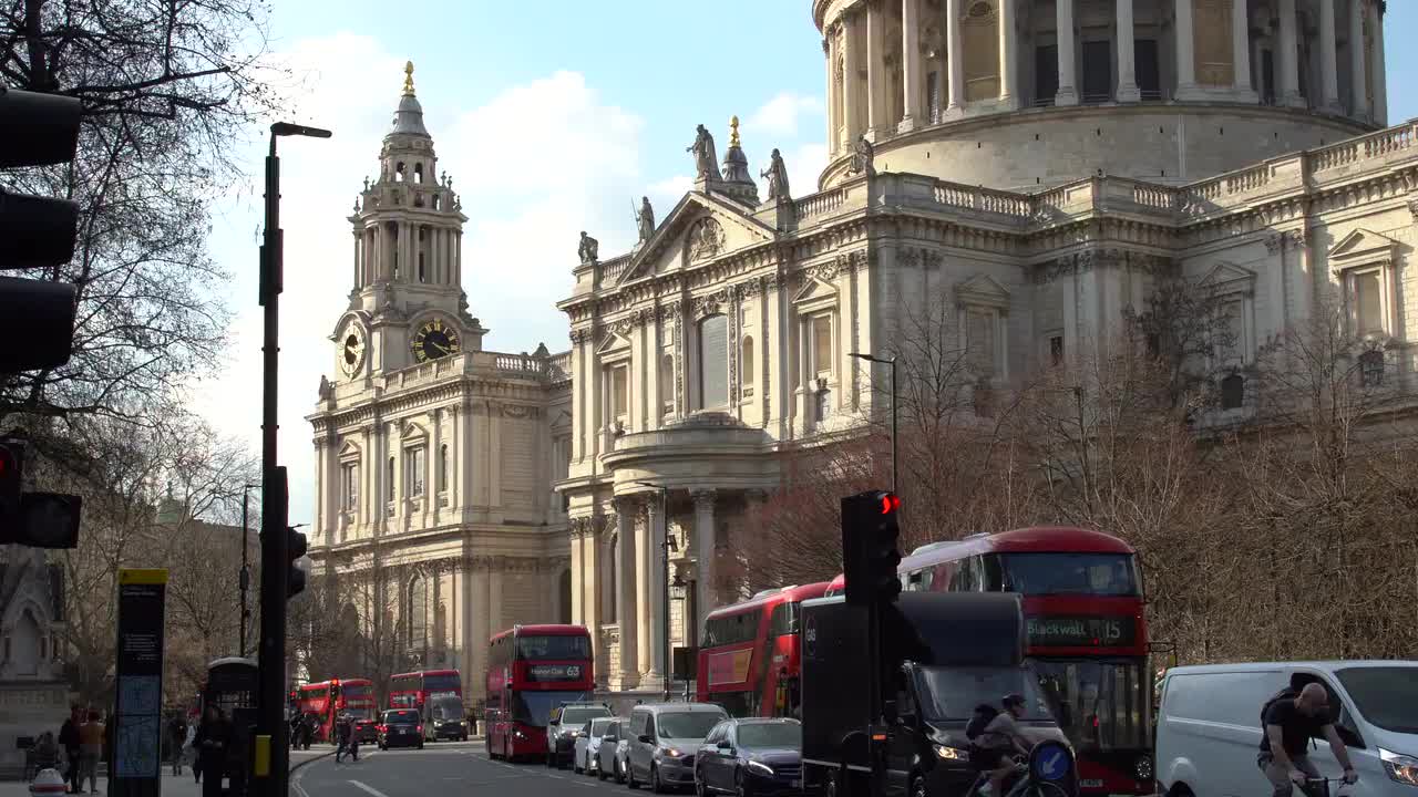 St Paul's Cathedral London Traffic Scene in 4K