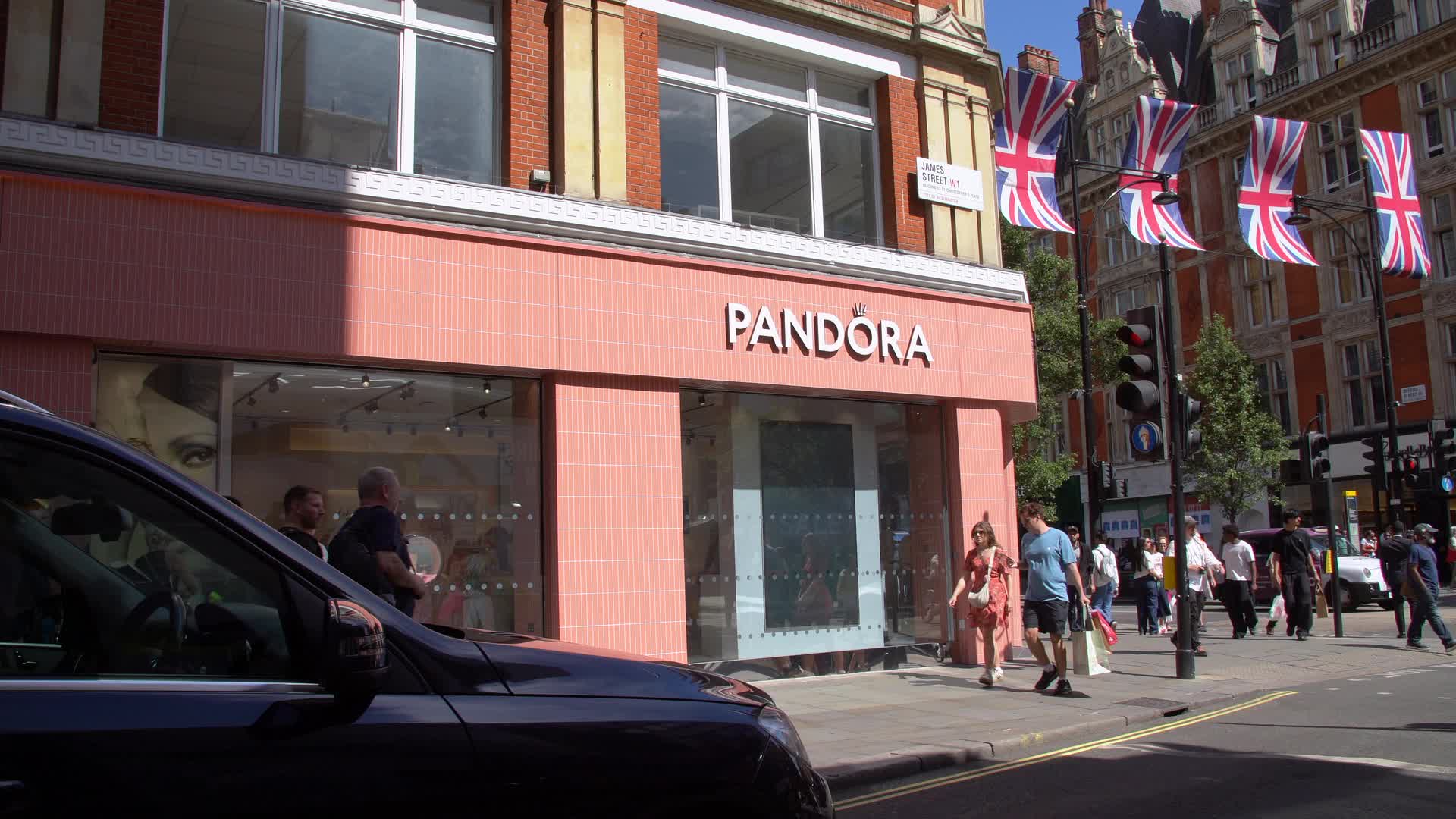 Pandora Storefront on James Street