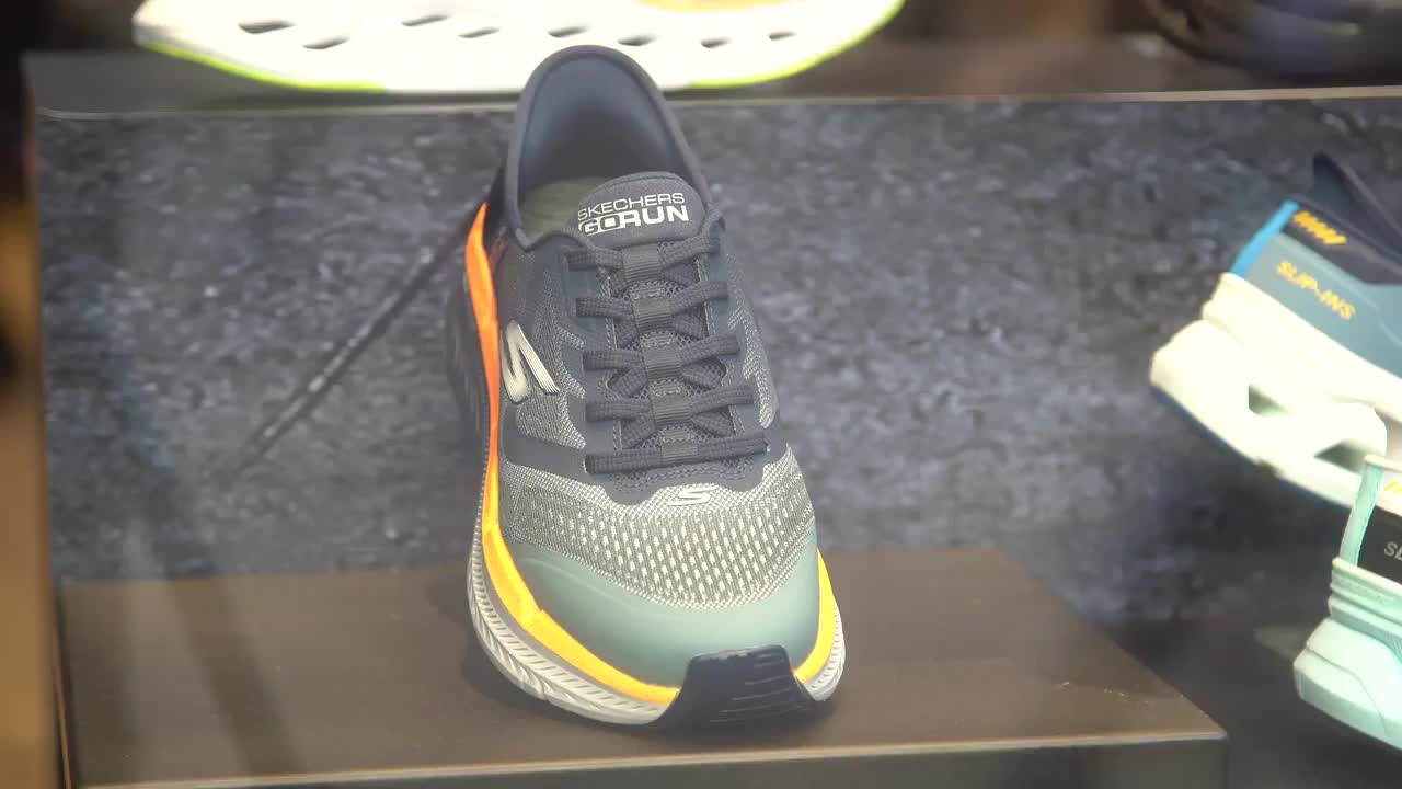 Skechers GoRun Footwear Display in 4K