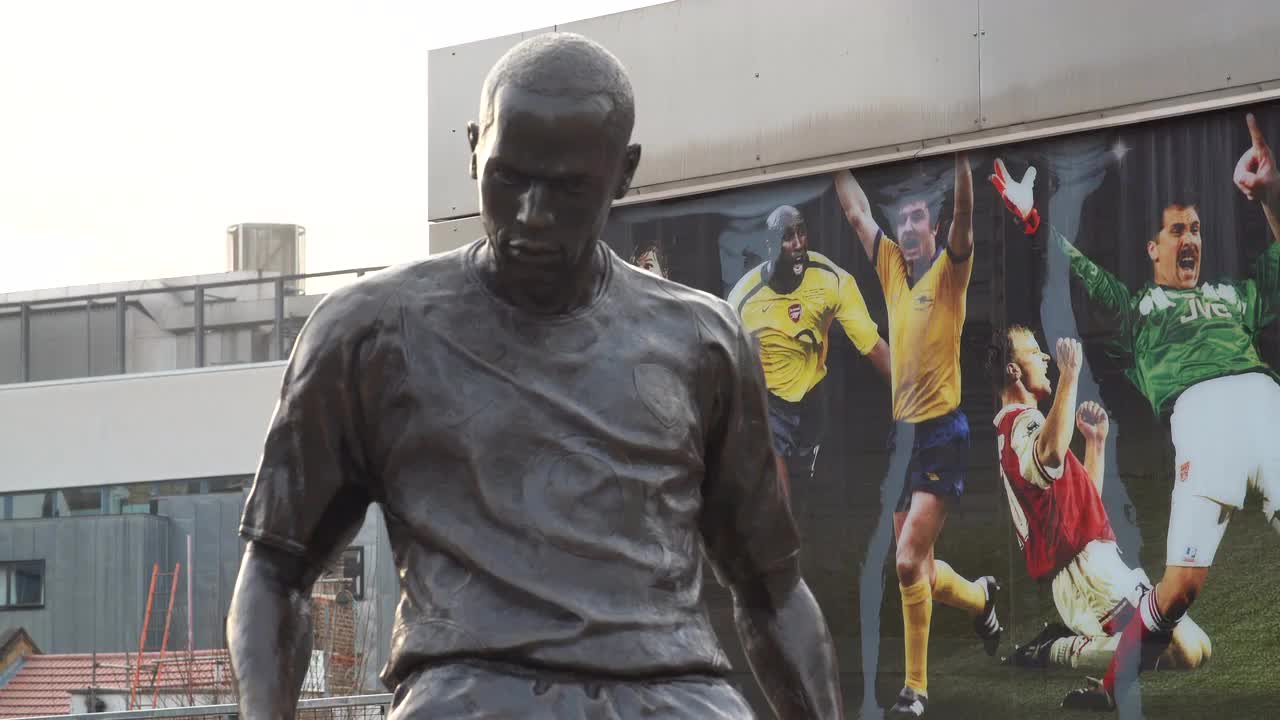 Arsenal Stadium Statue and Memorabilia