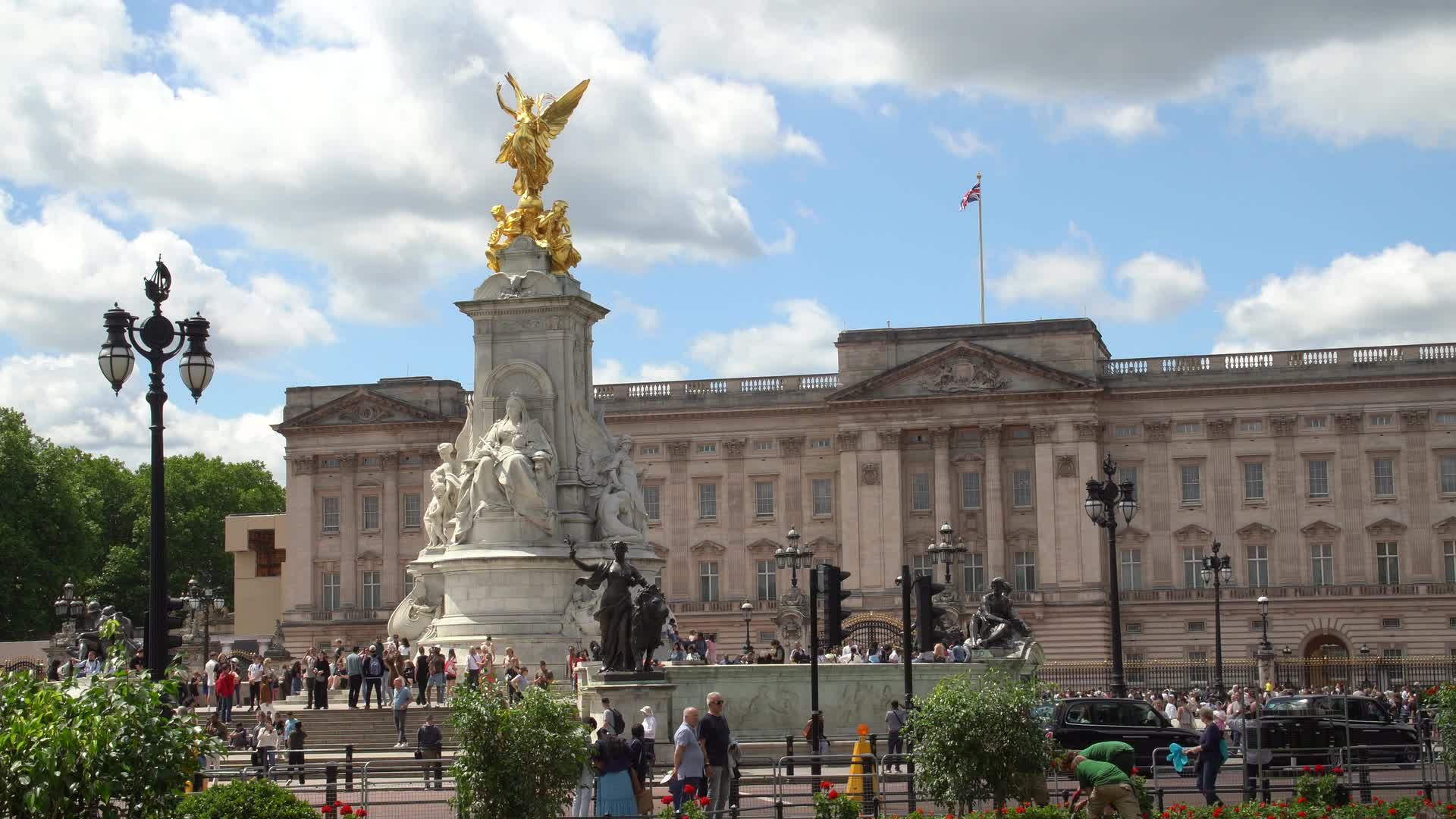 Buckingham Palace and Victoria Memorial on a Sunny Day