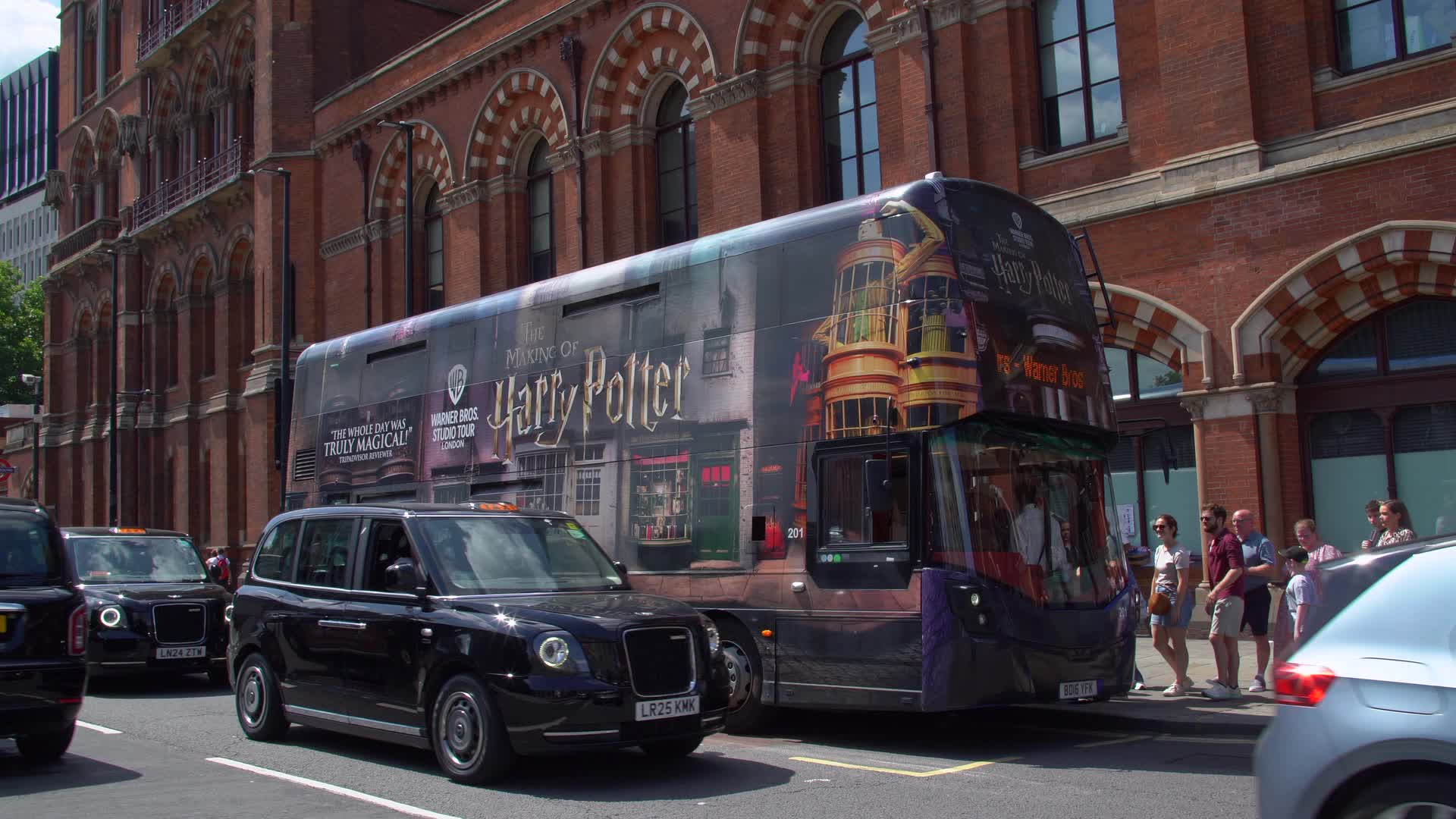 Harry Potter Tour Bus on London Street