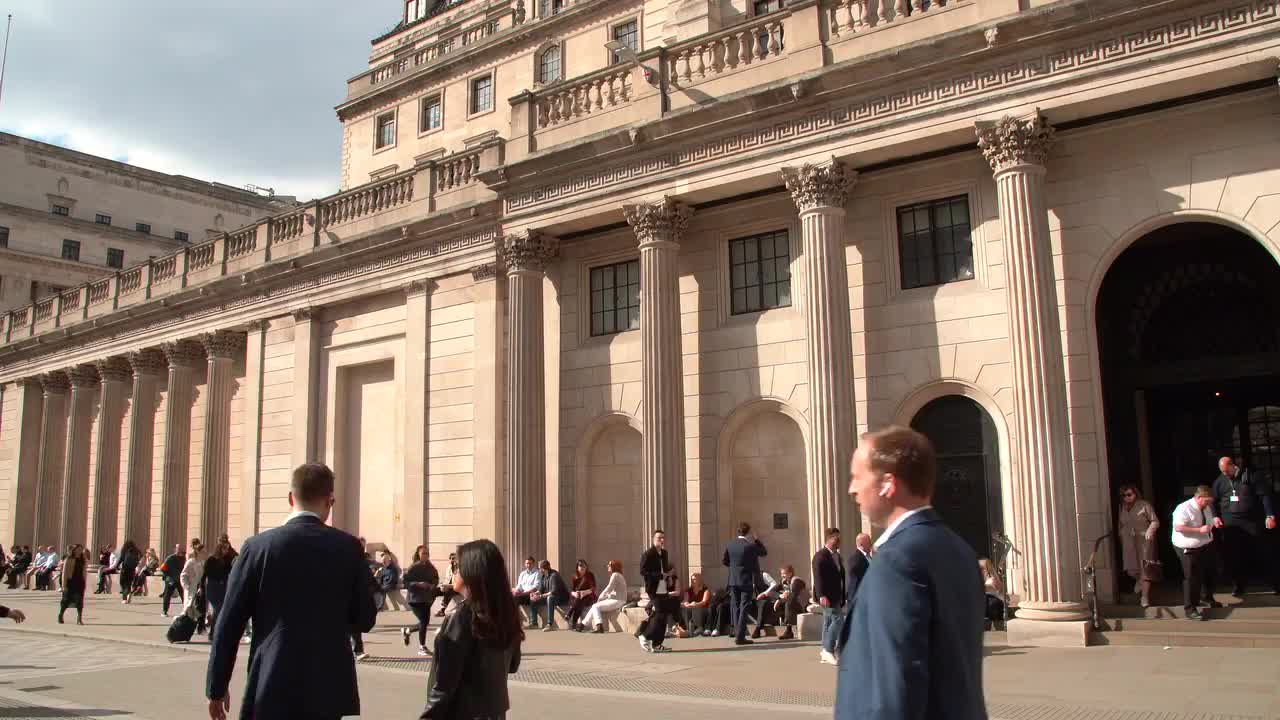 Bank of England Building and Pedestrian Activity 4K