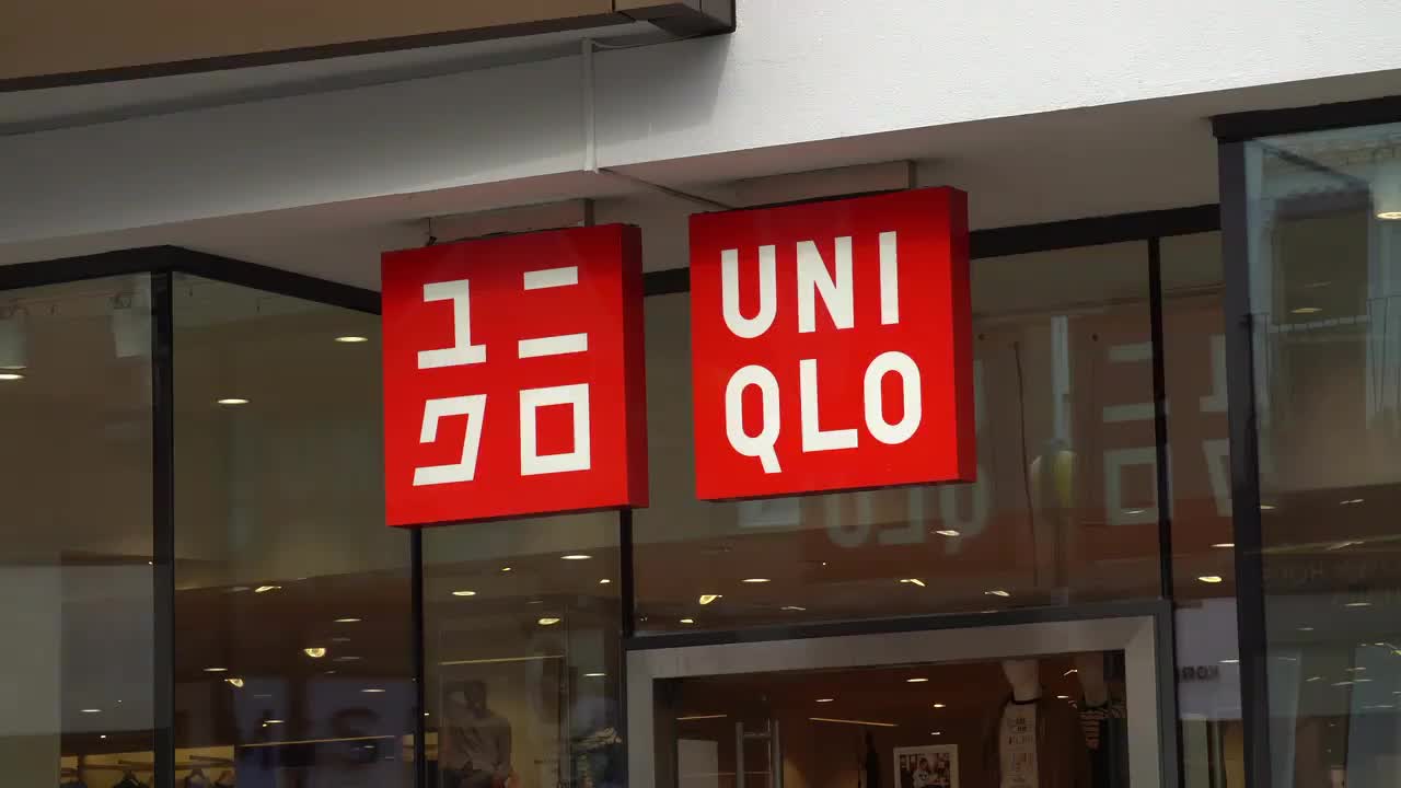 Uniqlo Storefront March 2021
