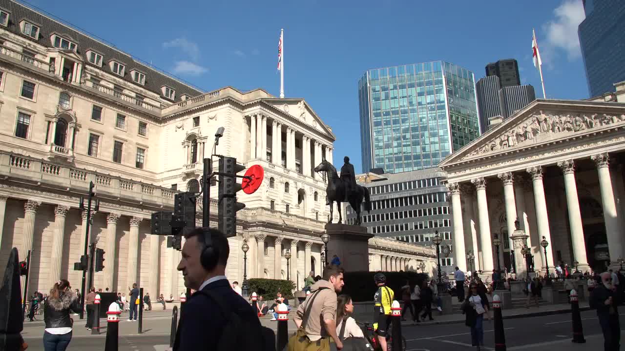 Bank of England and Royal Exchange in London 4K
