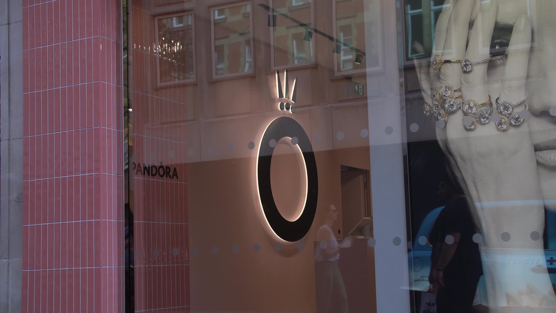 Pandora Shopfront Display
