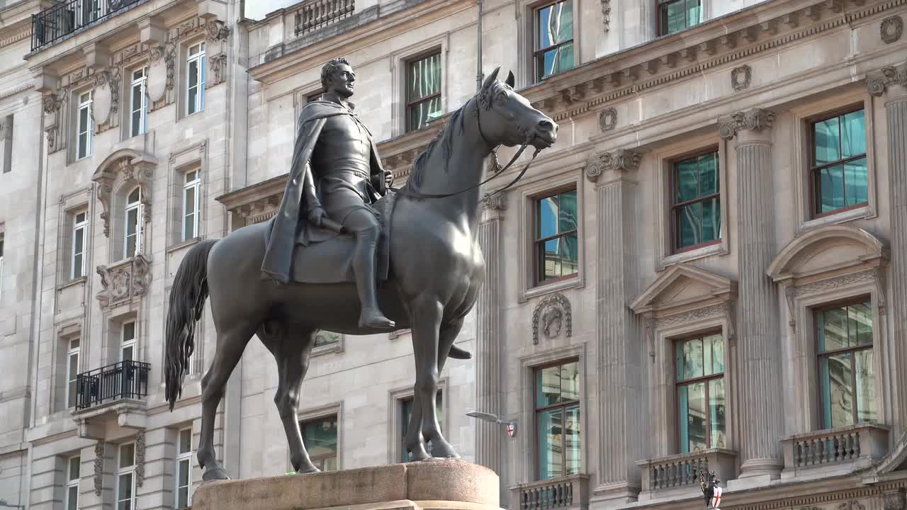 Equestrian Statue at Royal Exchange in London 4K