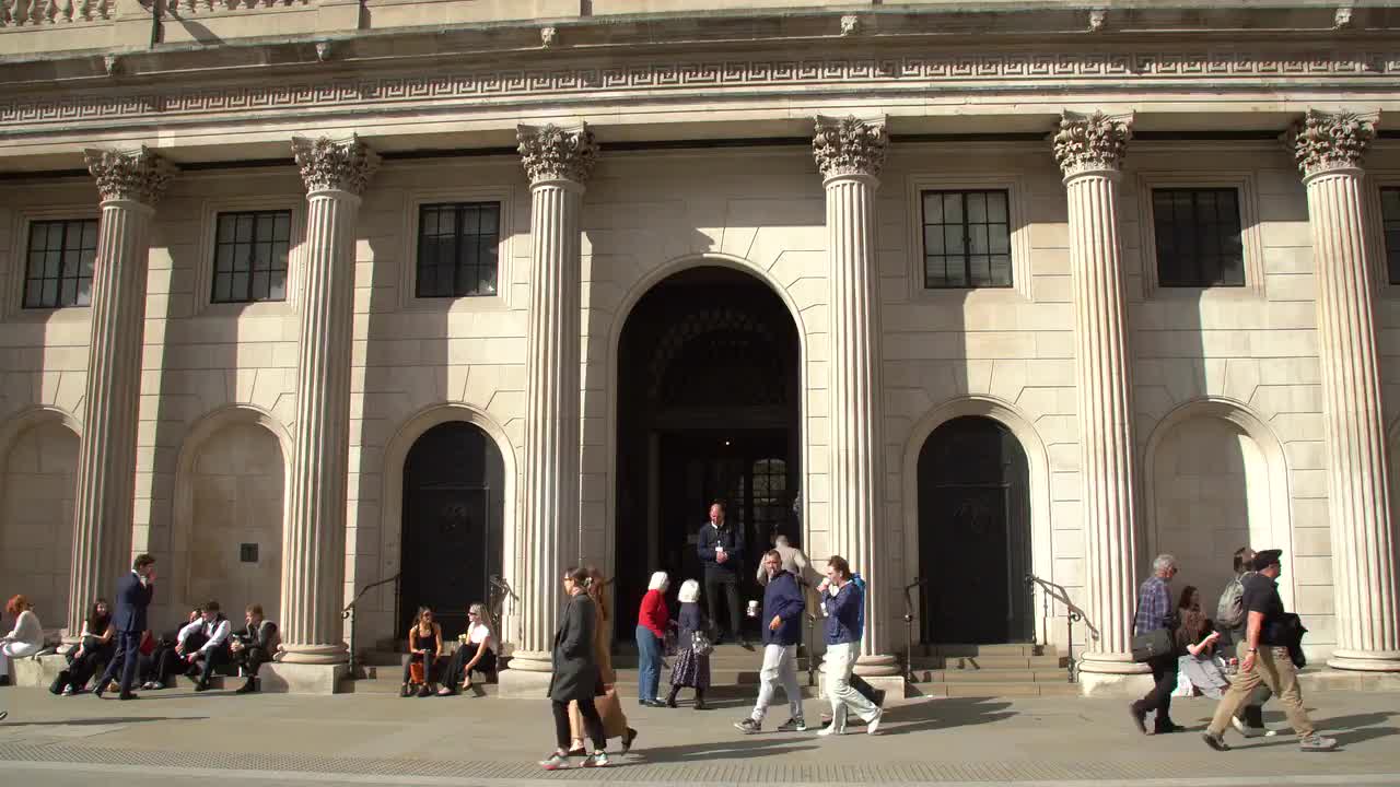 Bank of England Exterior with Pedestrians in 4K