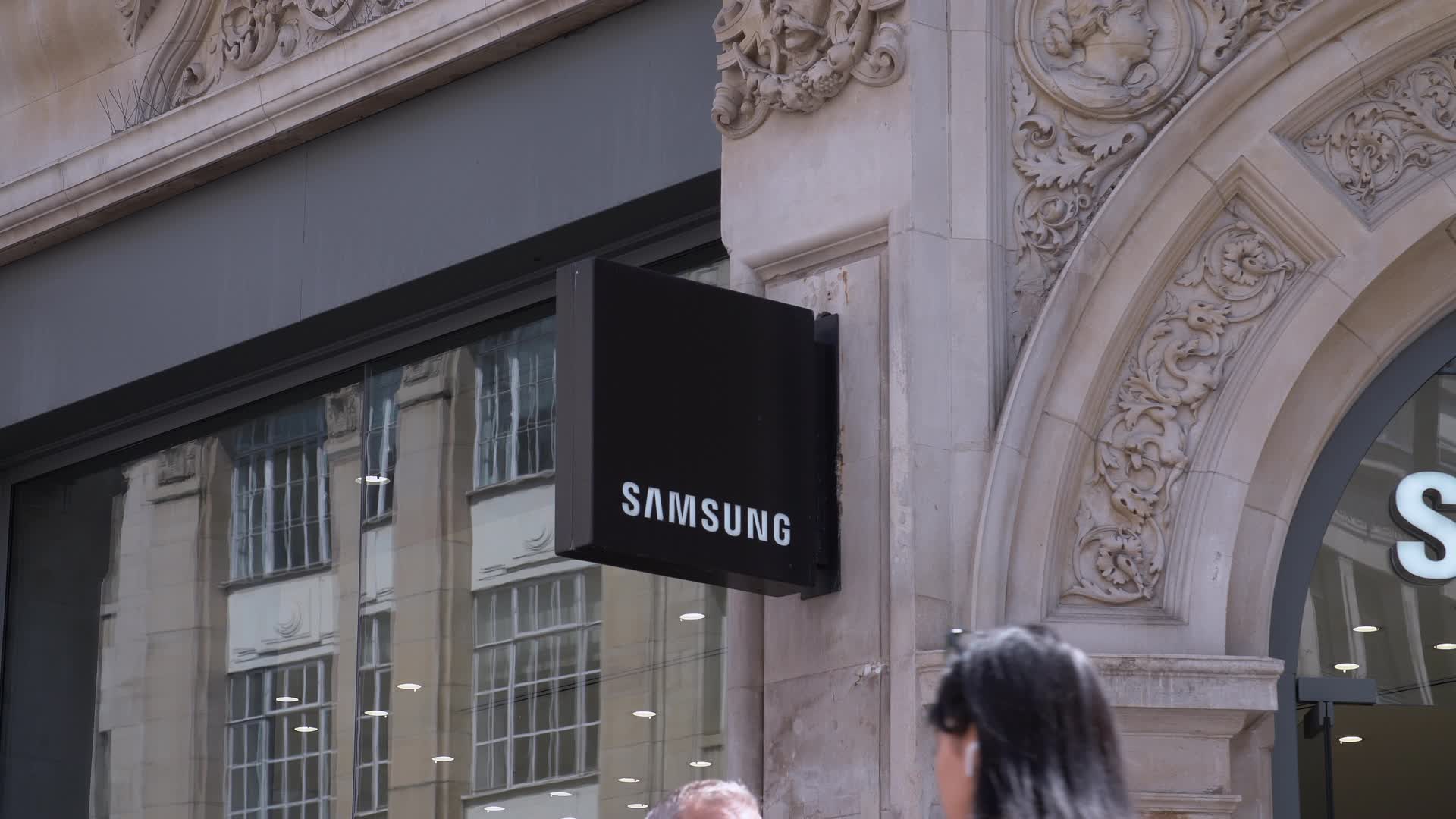 Samsung Storefront in City Centre