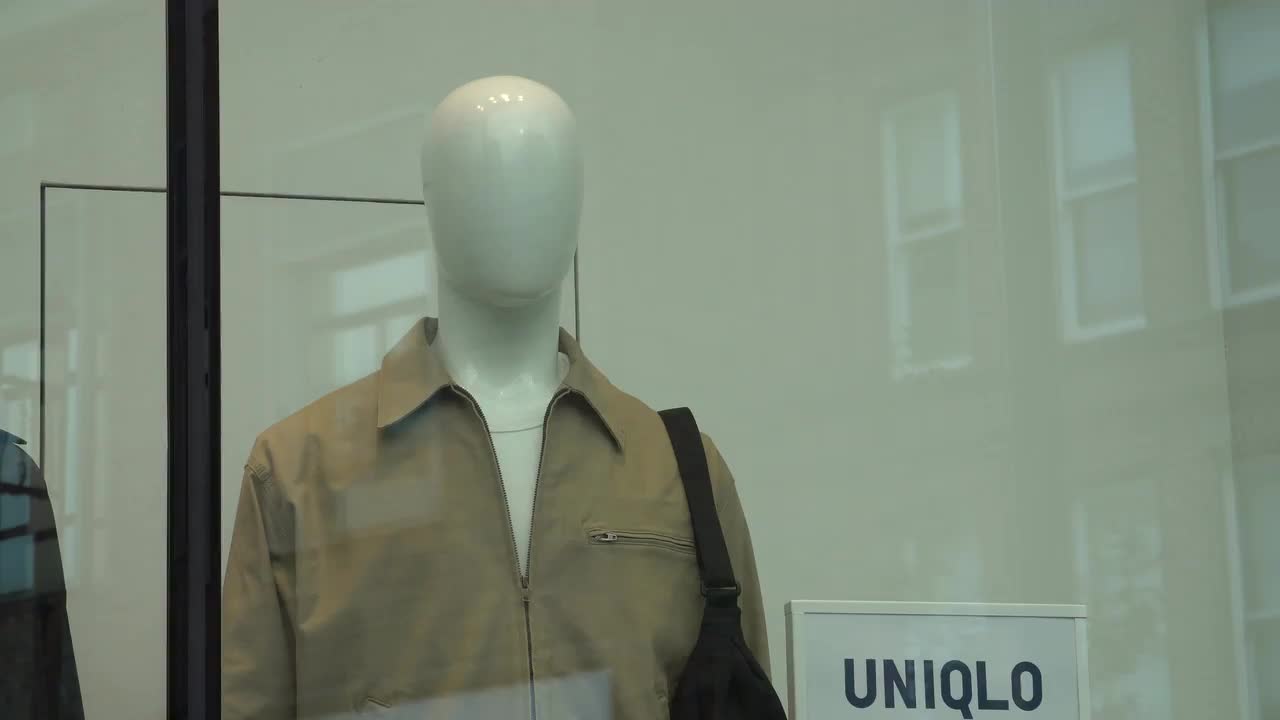 Uniqlo Storefront Display - March 2021