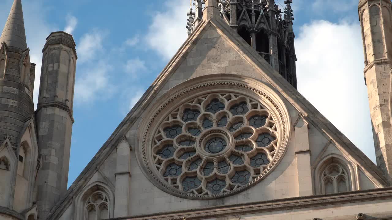 Royal Courts of Justice Exterior Architecture in 4K