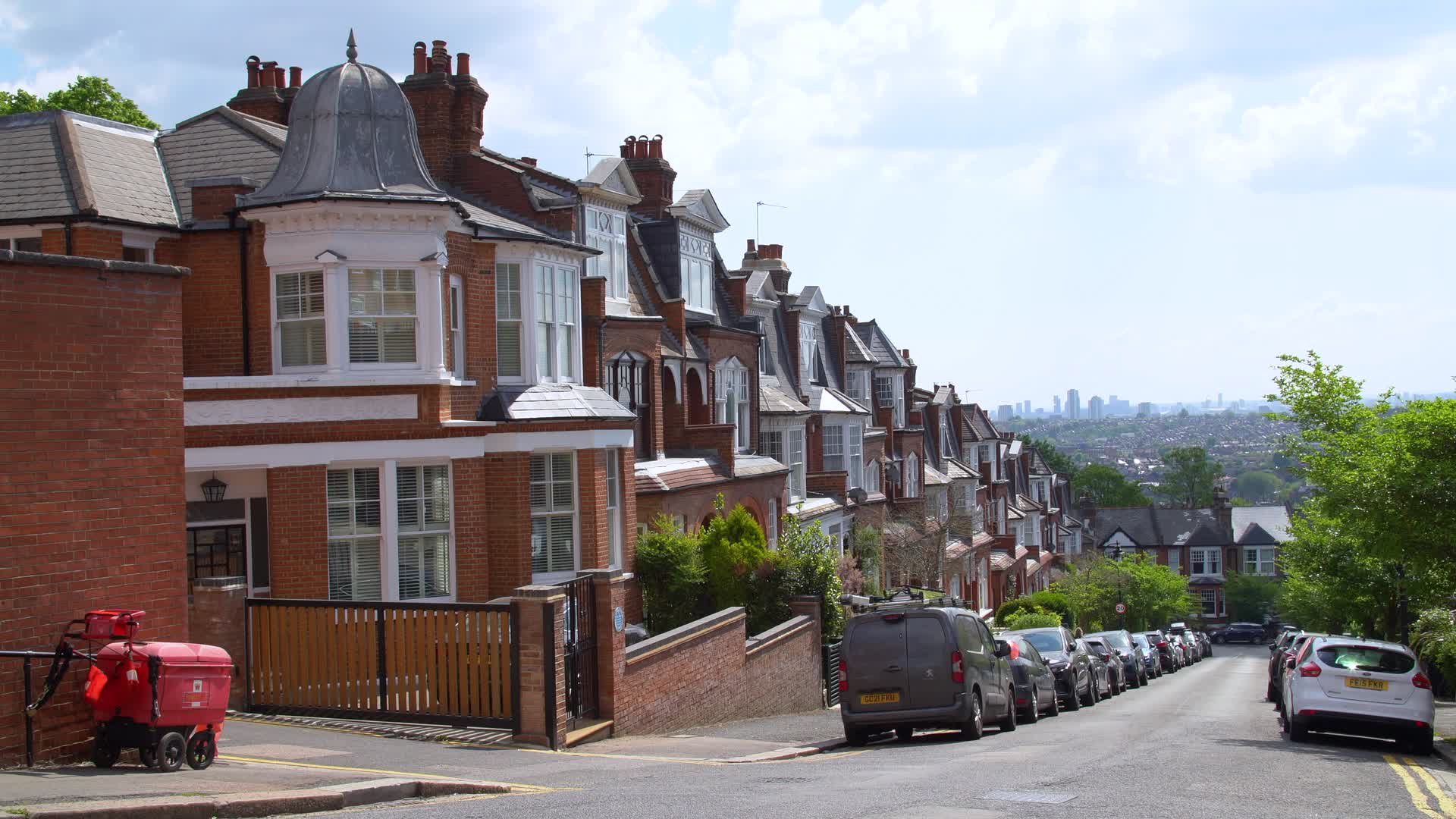 Charming London Residential Street View