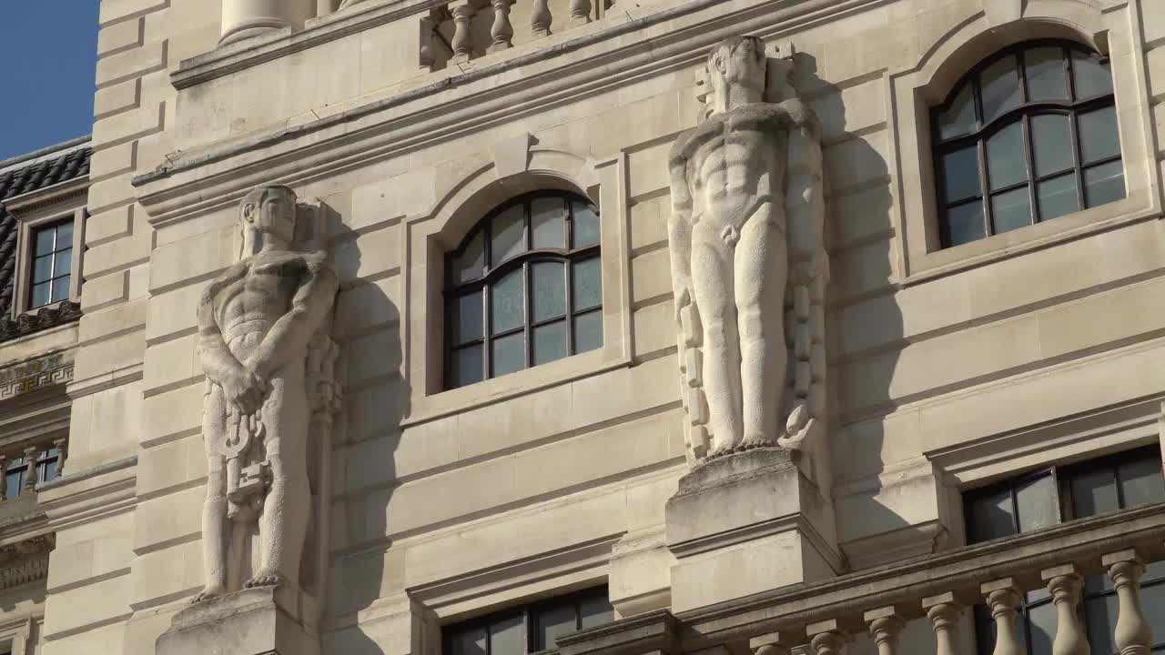 Bank of England Building Exterior in 4K