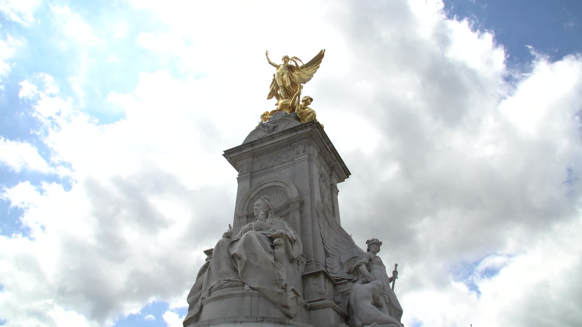 Buckingham Palace Victoria Memorial on Cloudy Day