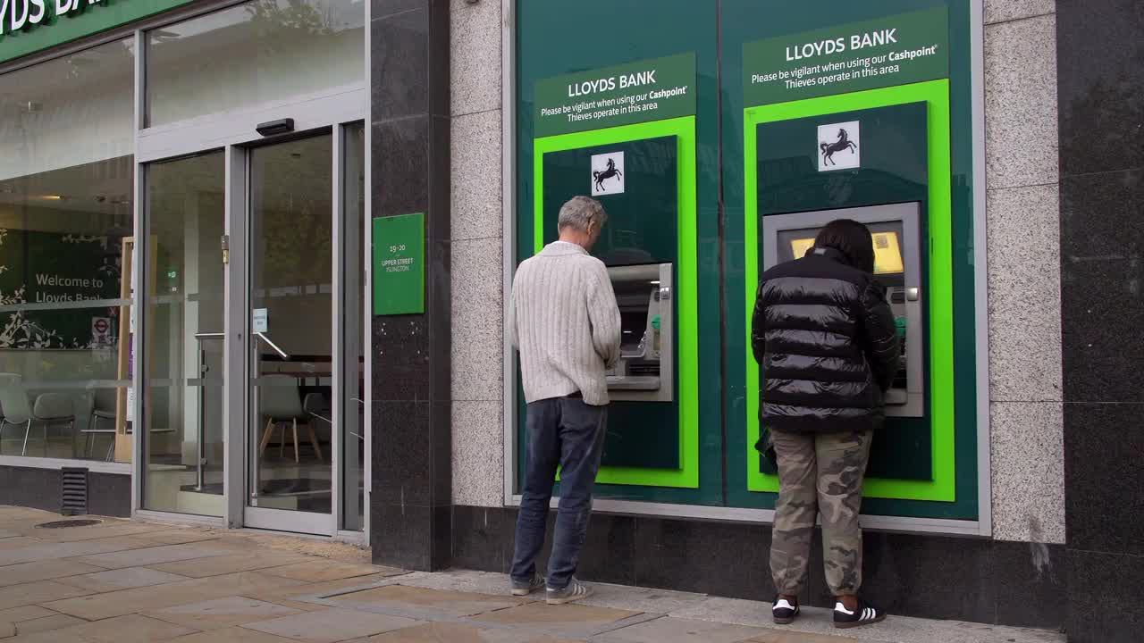 ATM Usage Outside Lloyds Bank