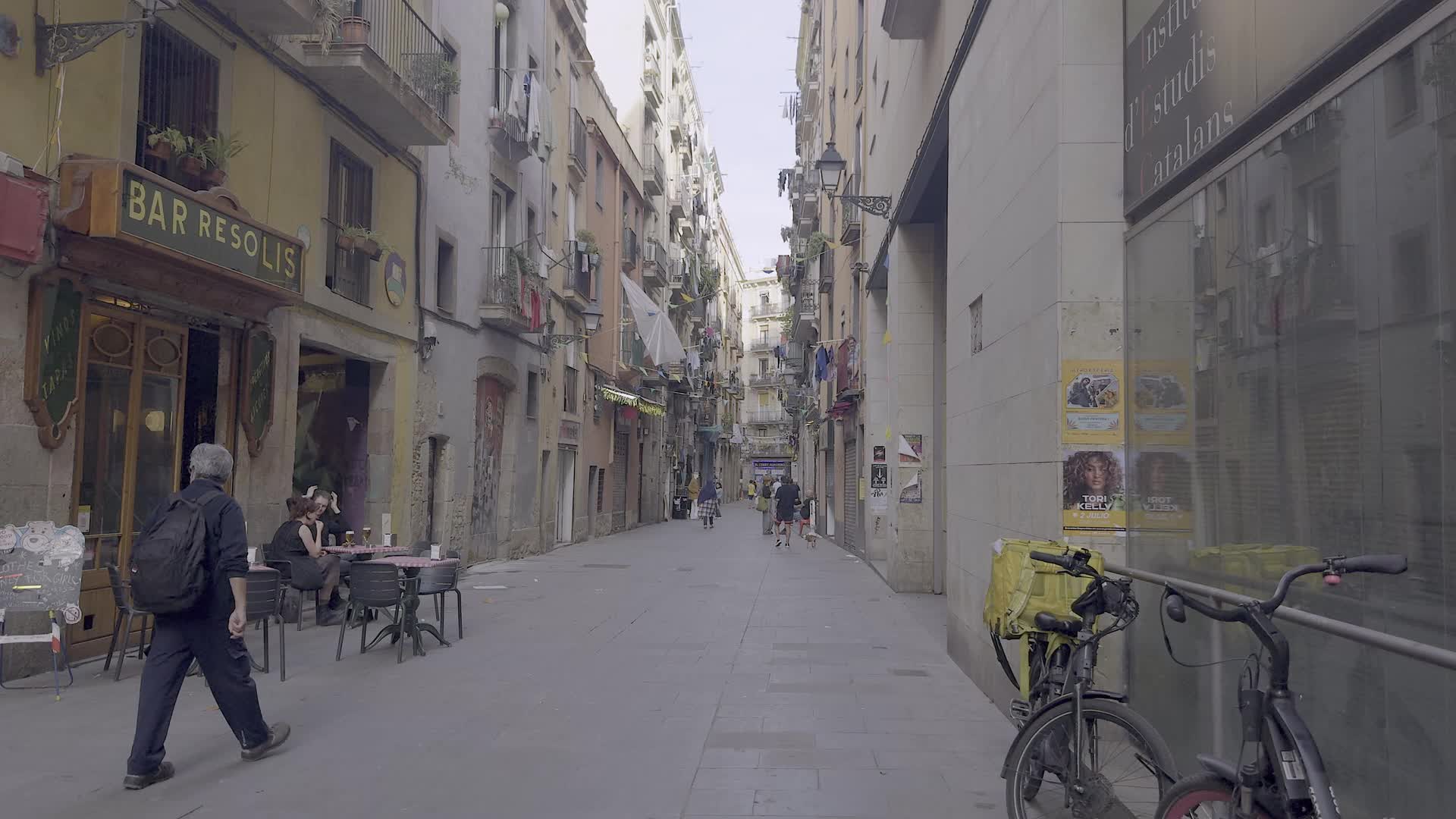Charming Street View in Barcelona's Gothic Quarter