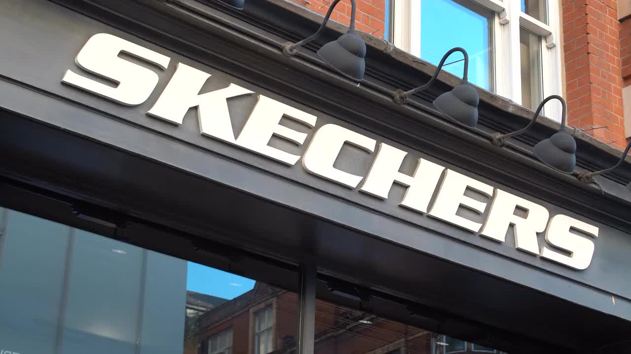 Skechers Storefront Exterior in Urban Setting 4K