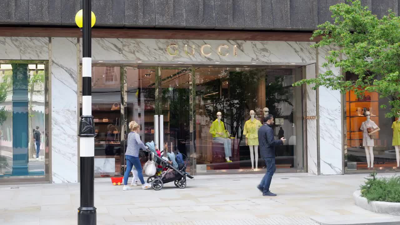Gucci Store in London with Shoppers