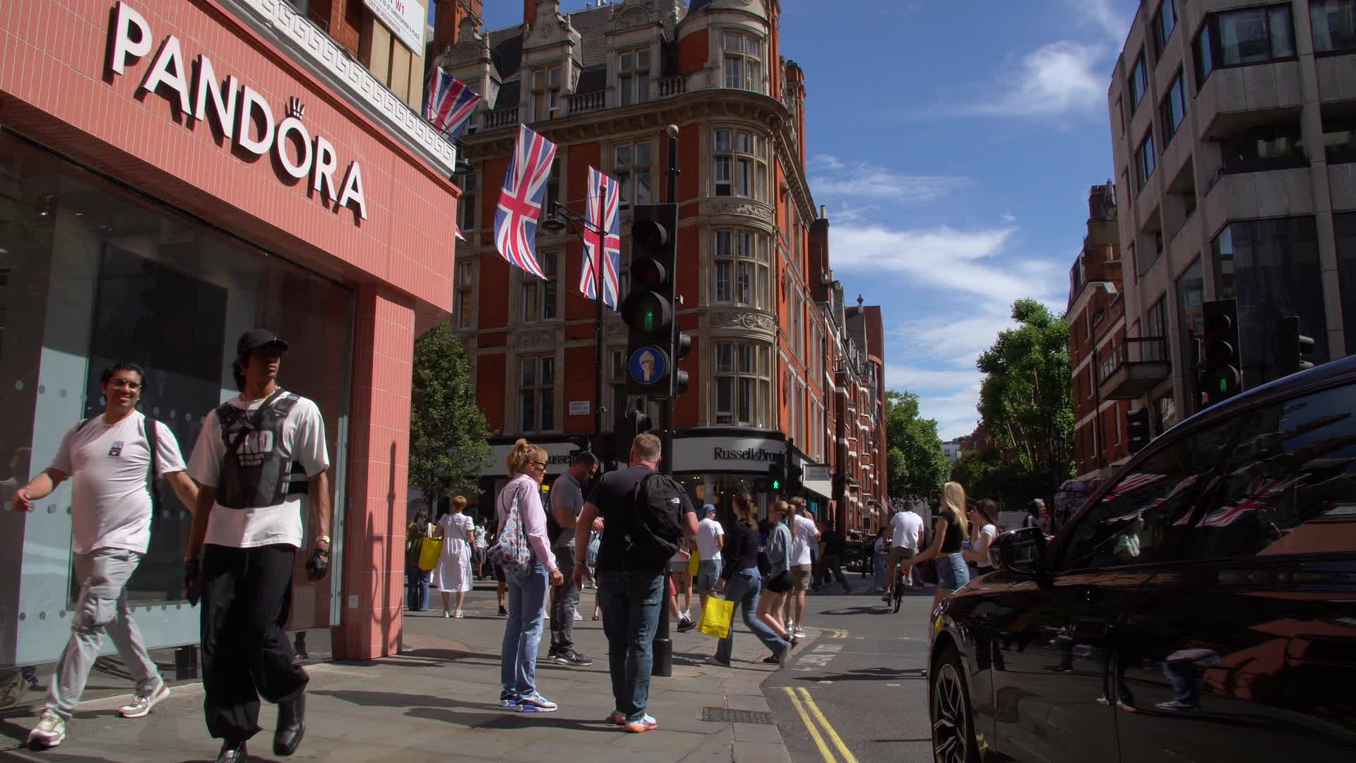 Pandora Storefront in Busy London Street
