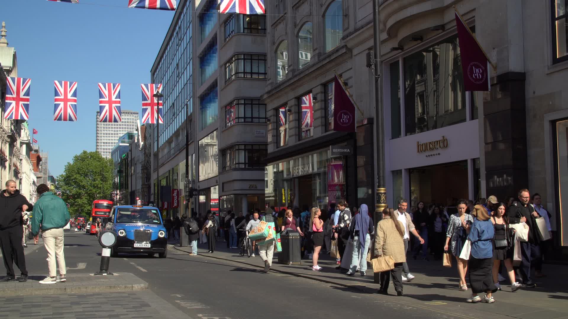 Oxford Street Busy Daytime Scene