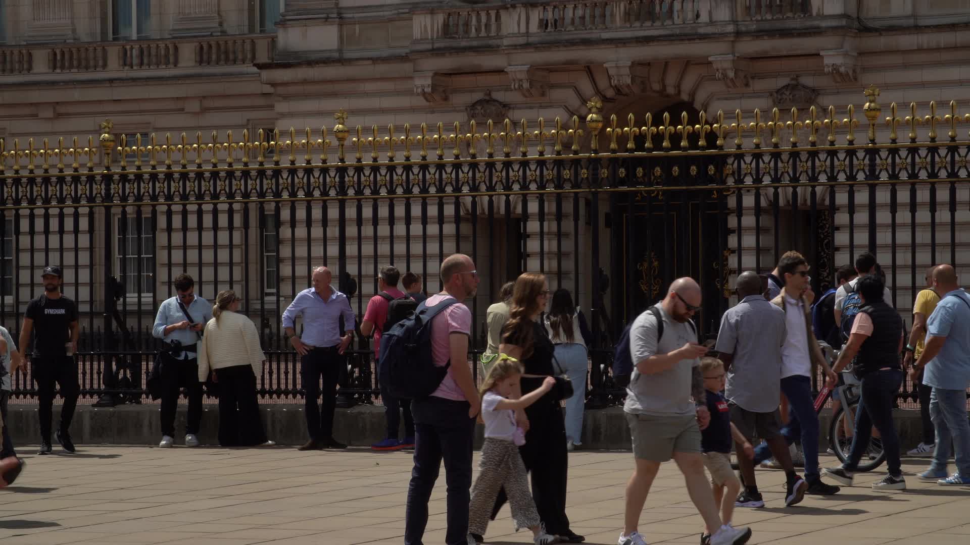 Tourists at Buckingham Palace in London
