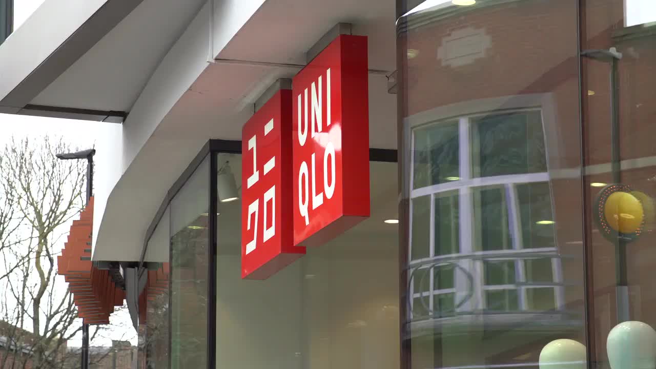 Uniqlo Storefront Sign Display, March 2021