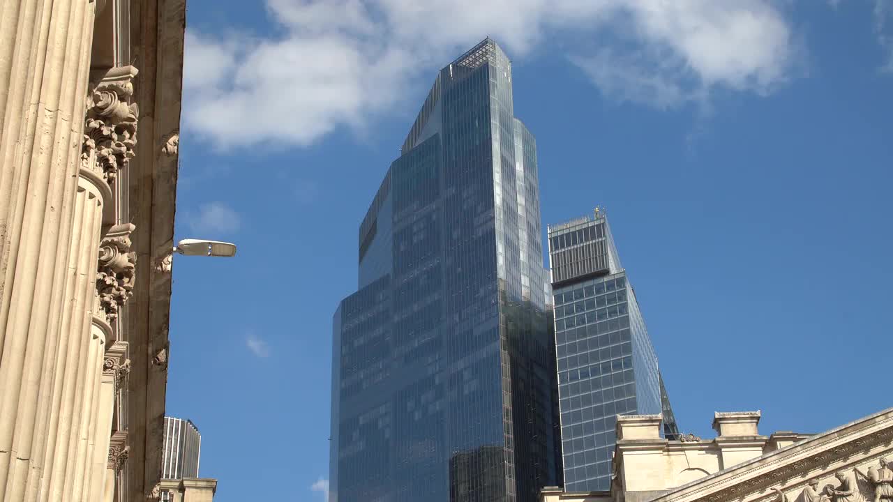 Royal Exchange London Skyline 4K