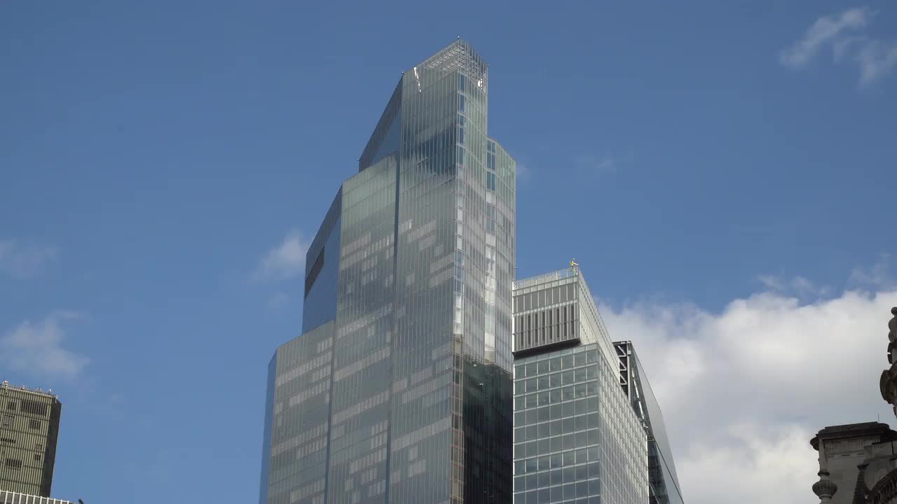Royal Exchange London Building Skyline in 4K