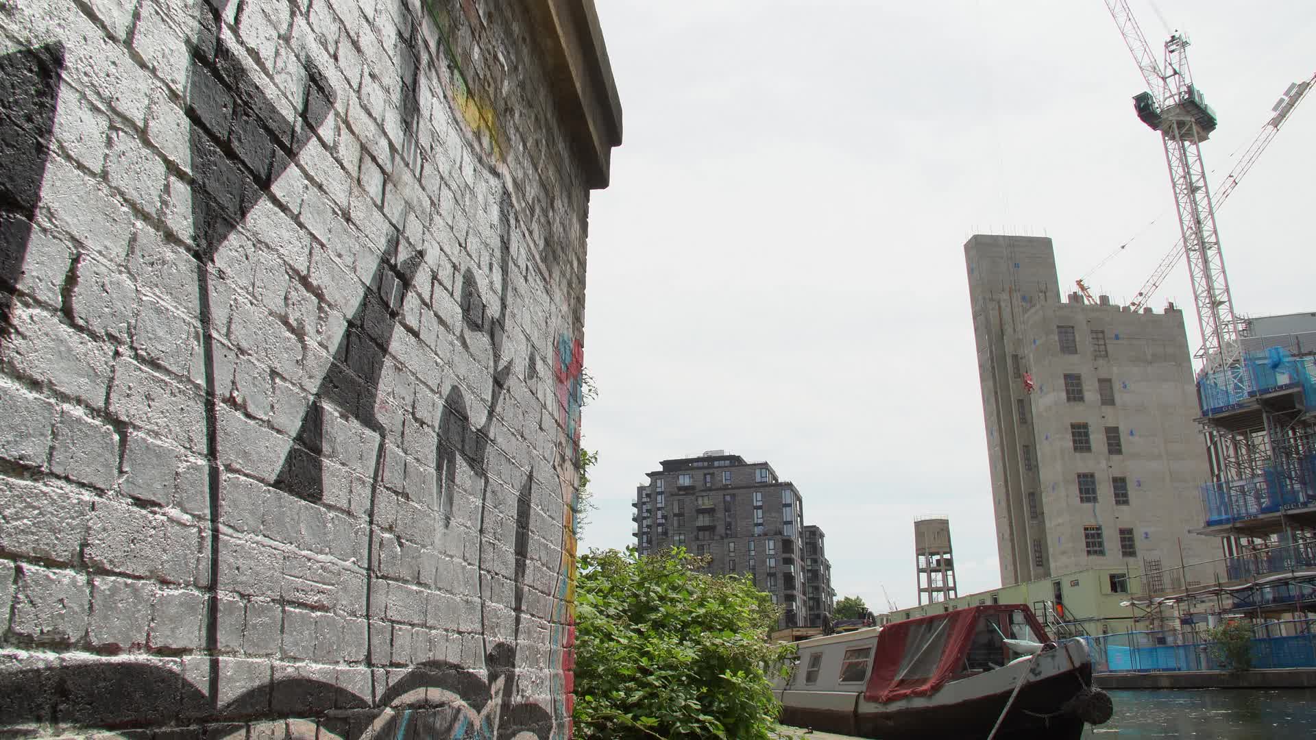 Urban Canal-Side Construction in London